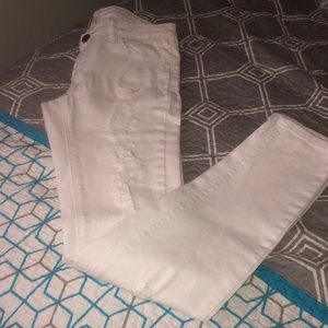 Chiqle White Distressed Jeans